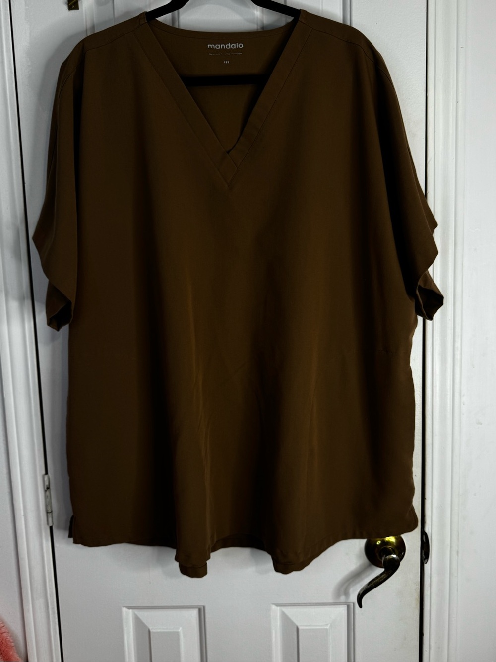 Mandala Brown V-neck shortsleeved scrub top size 4x plus size